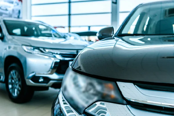 Автосалоны в России ожидают роста цен на новые авто на 10% в начале 2023 года