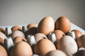 Сдерживать цены на яйца перед Пасхой призвала ФАС производителей и торговые сети 