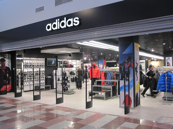 FLO Retaling и Daher Group рассматривают покупку российских магазинов Adidas