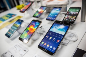Apple и Samsung потеснили китайские бренды на рынке смартфонов