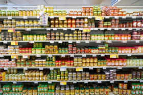 В Думу вносят законопроект о полках в магазинах для местных продуктов