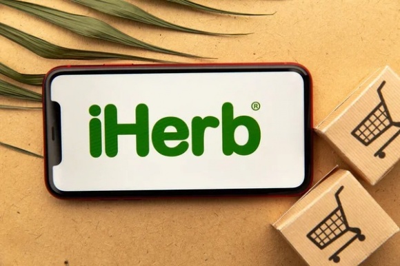 iHerb объяснила логистическими причинами прекращение доставки заказов в Россию