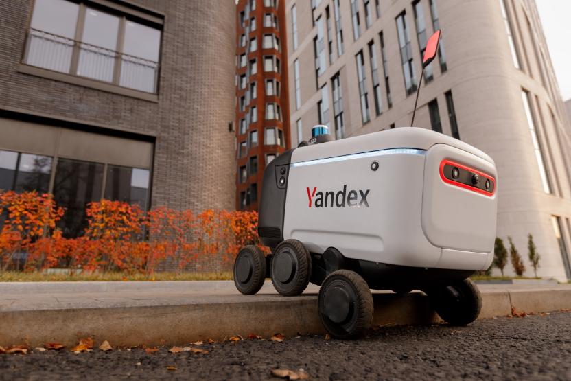 Яндекс вдвое увеличит флот роботов-доставщиков и начнёт сдавать их в аренду бизнесу
