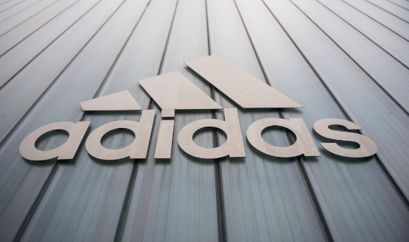 Магазины Adidas в России могут открыться уже осенью