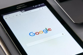 Google работает над включением рекламы в поиск с использованием генеративного ИИ