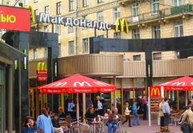 Бывший McDonald's возобновил приём сотрудников на работу