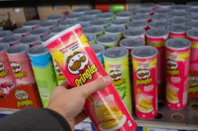 В сетях «Магнит», «Лента» и «Верный» стали исчезать чипсы Pringles