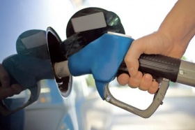 Оптовая цена на 95-й бензин снизилась до 31 рубля
