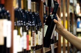 Импортное вино стоимостью до 700 рублей может исчезнуть из магазинов в 2024 году