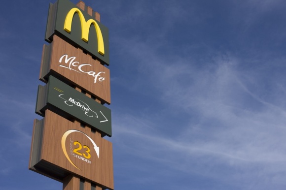 «Макдоналдс» в середине июня возобновит работу в России под новым брендом