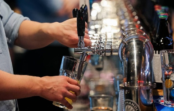 В Госдуме готовят законопроект о запрете продажи пива без лицензии и  обязательном подключении к ЕГАИС
