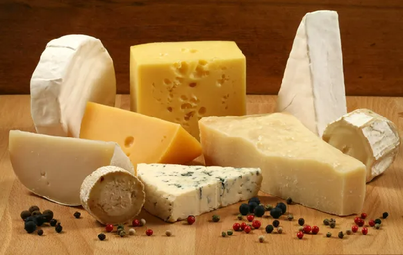 Роспотребнадзор приостановил действие деклараций соответствия производителя сыра
