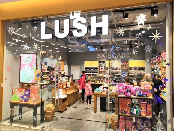 Lush в России может закрыть треть магазинов и сократит 200 сотрудников