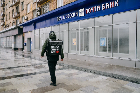 Почта России подключила срочную доставку из отделений во всех городах-миллионниках  